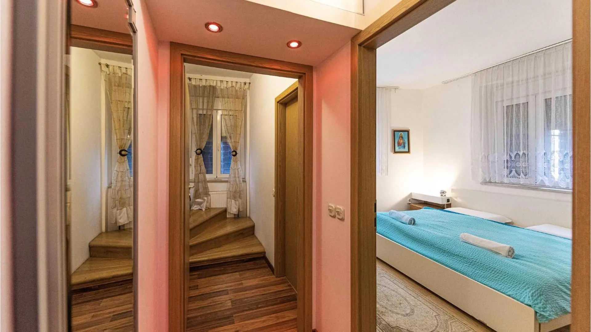 Gorgeous Home In Seget Donji With Wifi Trogir Holiday home